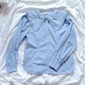 GANNI size 40 blue striped blouse w oversized collar +ruffle trim.